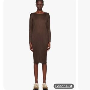 ISSEY MIYAKE 
Pleats please Long-Sleeve Midi Dress brown